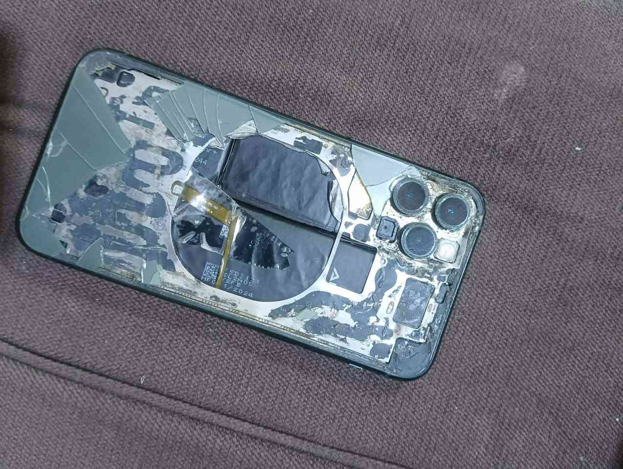 السلام عليكم ايفون11ابرو البيع جهاز نضيف بس مبدل شاشه وبطاريه وشرط اصلي اذا مو اصليات مرجوع وضهره مكسور يتبدل ب15ذاكرته256ودبل موتك جهاز شرق اوسط وكامل ملحقات كارتون وشاحنه سعره225مكاني ميسان


**إذا كنت صاحب هذا الإعلان وتريد حذفه لأي سبب، رجاءا أرسل رسالة إلى الدعم الفني**