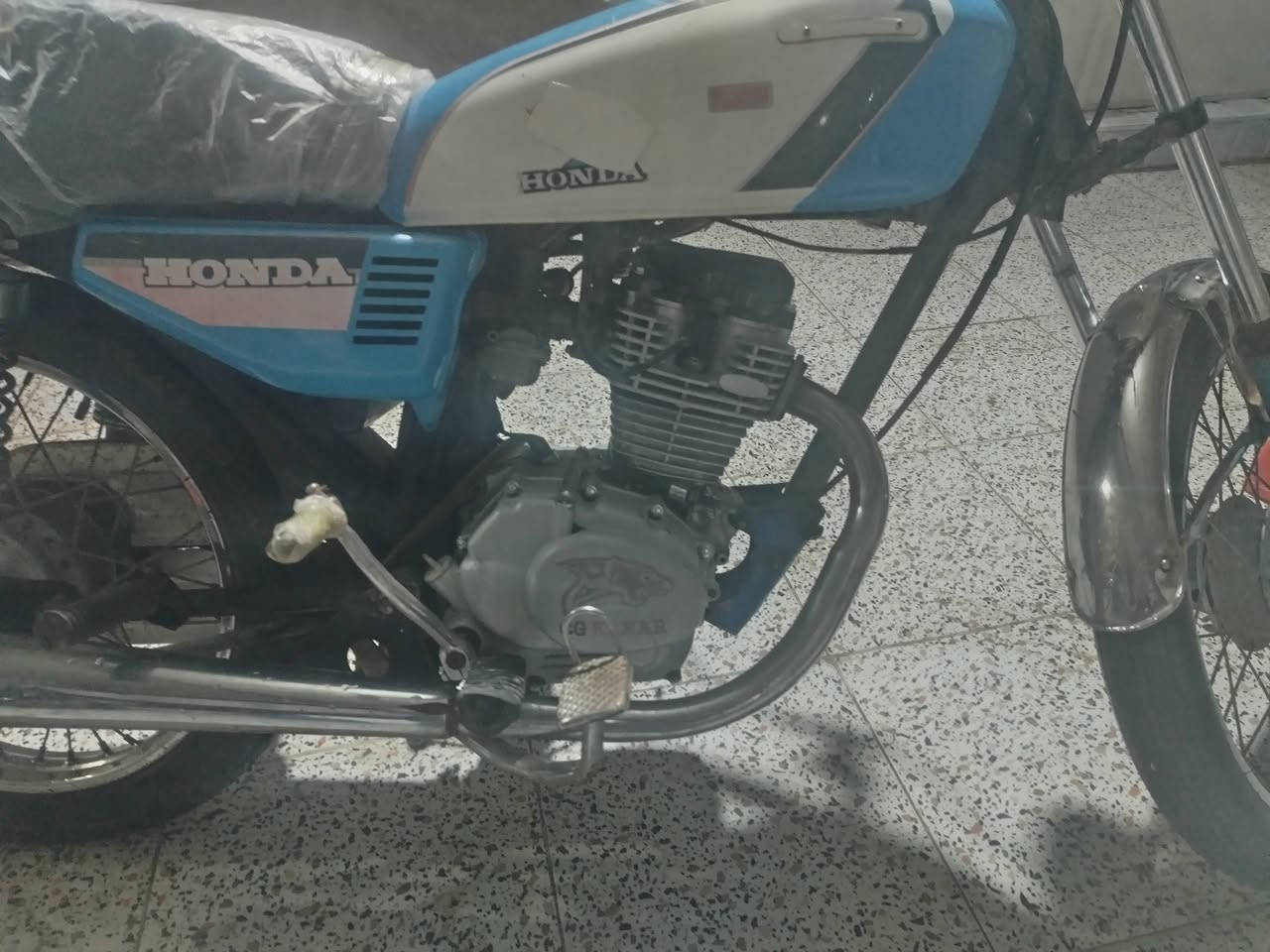 السلام عليكم دراجه ارشا ٢٠١٨ مفتوح محركه بوشه وبستم اوراق كزوز رياضبي دراجه ما متعوب *********** ناصريه مركز الإسكان الصناعي
