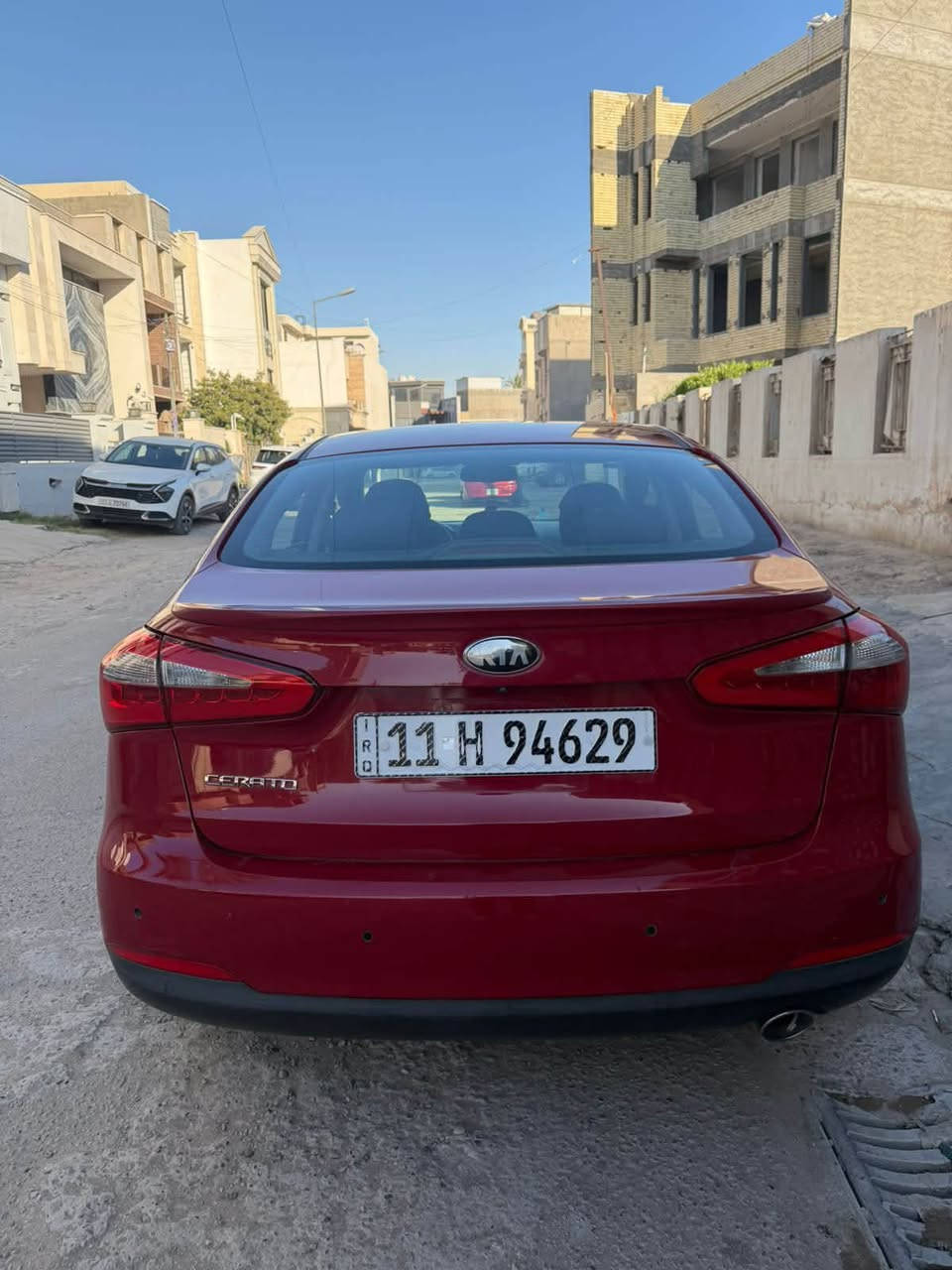 السلام عليكم 
سيراتو ٢٠١٣ فول للاخير 
خليجيه مكفوله من الصبغ والتبديل 
بيها جراد بسيط وبيها مكانين بارد ممبينات 
رقم بغداد بأسمي تحويل ثاني يوم 
مكان السياره بغداد حي القادسيه 
***********
