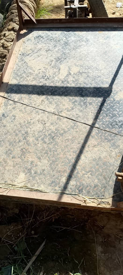 سلام عليكم ستوته للبيع مفصخه غراضهه كامله عوزهه بس مكينه بيهه حصيره مال جمره جديده اليريدهه تصل عالرقم ***********
