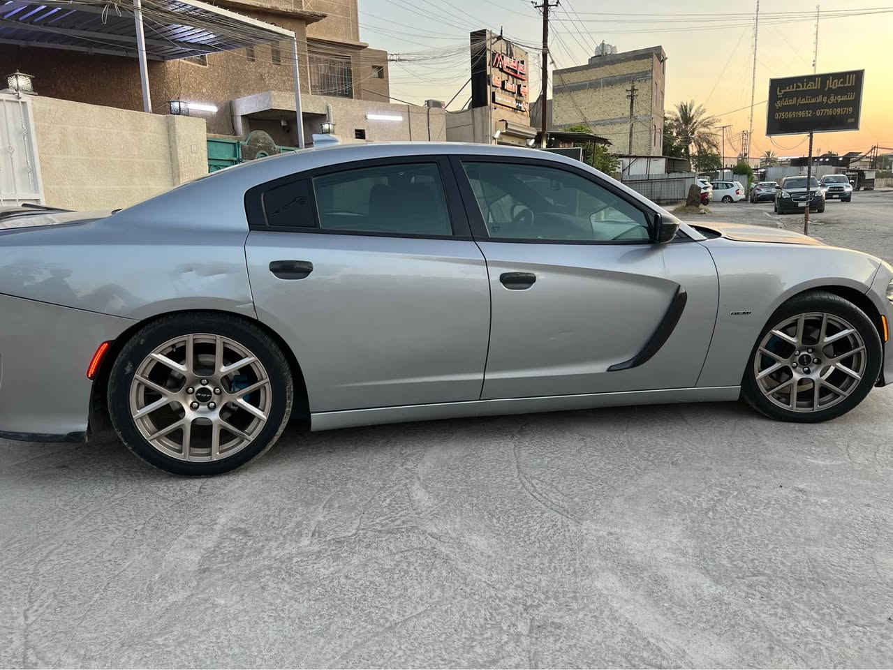 السلام عليكم جارجر RT للبيع سعره 181 ورقه وبيه مجال بسيط السياره خير من الله مابيه اي نقص ادامه كامله عليها تفريع هوائيات عليها منضومة غاز جديده دعاميات وبنيد ودركه SRT ماشيه 100 وياله هيلكات نجمه  صدر امامي خلفي جديد مبرمجه سيفتي مكان السياره باسمي تحويل مباشر مكاني بغداد *********** 
رقمها اربيل Colombo, Sri Lanka
