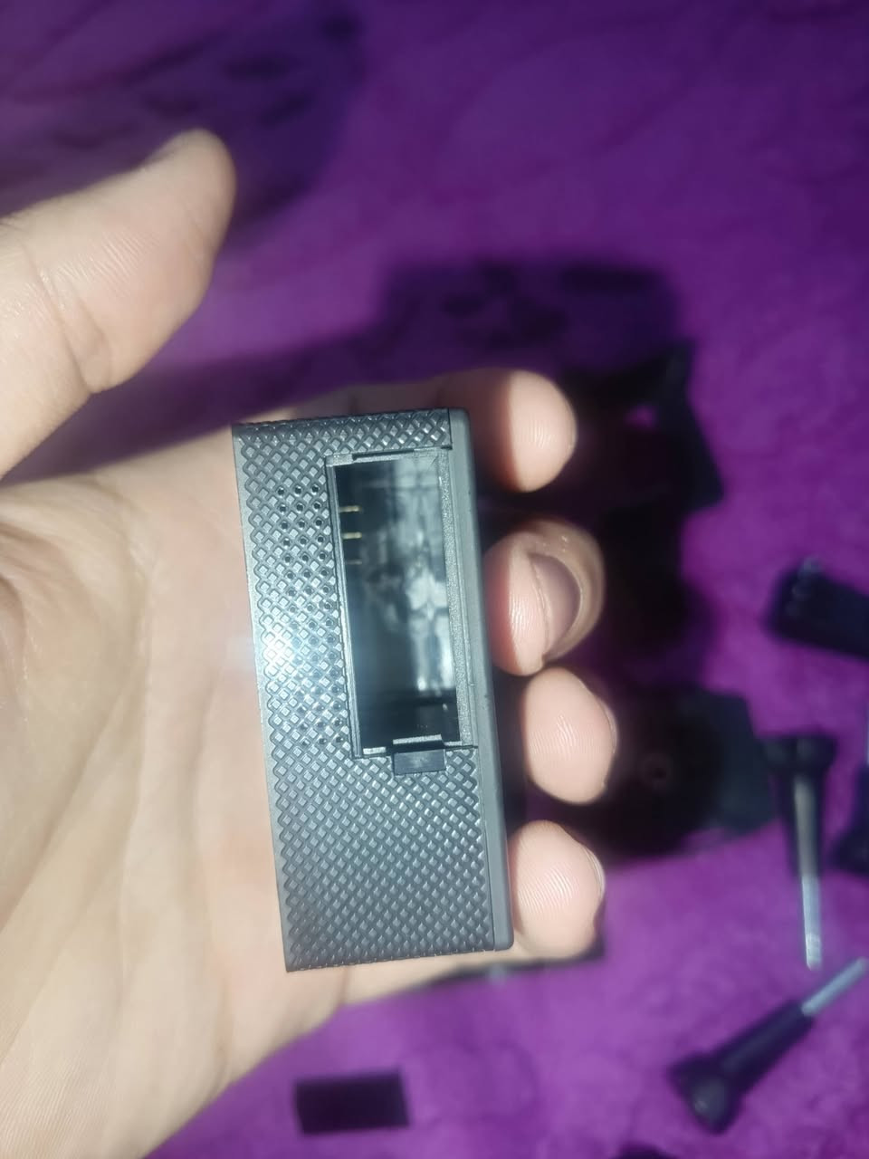 السلام عليكم كاميرا مال خوذه يا جماعه الدليفري كاميرا بدون بطاريه شغاله رادلها بس بطاريه كاميرا هي وغراضه اللي قدامكم السعر 30,000 وبيها  مجال جديده مكاني  بغداد مدينه الصدر ***********
