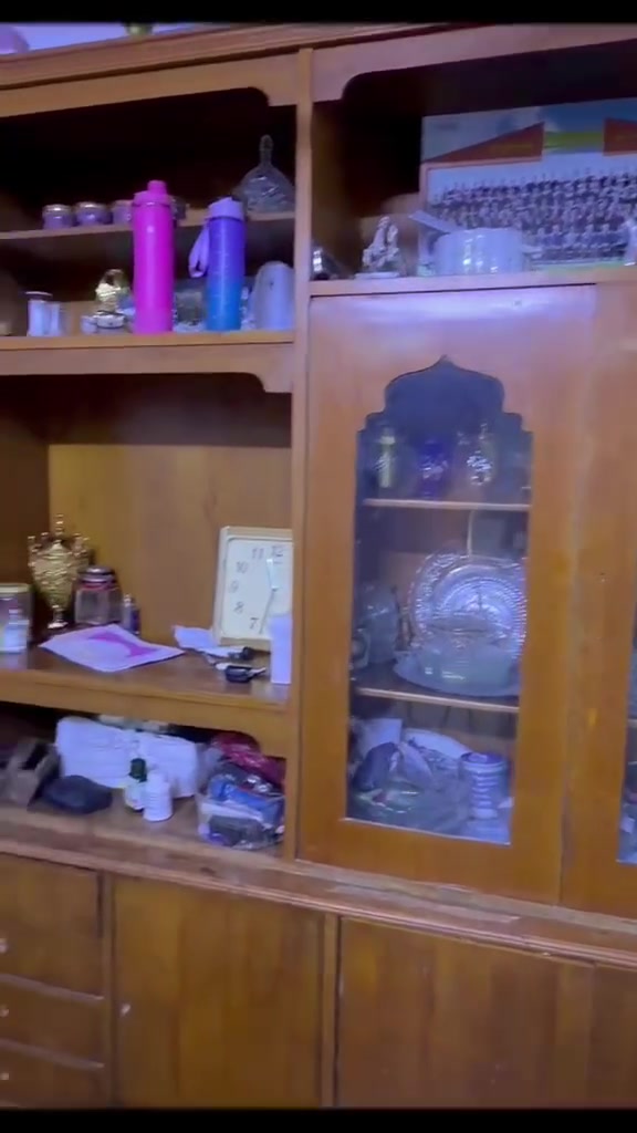 .
✅ بوفية بحالة جيدة.
✅ مناسبة لغرفة الضيوف أو السفرة.
📌 الأغراض الظاهرة في الصور غير مشمولة بالبيع، والبيع للبوفية فقط.
💰 السعر: 150000 الف  قابل للتفاوض البسيط.
* الحالة: مستعمل
* النوع: خشب
* اللون: بني
* سبب البيع: عدم الحاجة إليها 
العنوان بغداد الدورة
للتواصل ماسنجر


**إذا كنت صاحب هذا الإعلان وتريد حذفه لأي سبب، رجاءا أرسل رسالة إلى الدعم الفني**