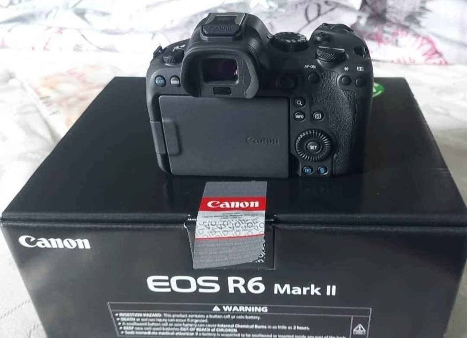 الكاميرا الأحترافية المتكاملة Canon R6 Mark ii الغنية عن التعريف
 لببيع مع عدسة  Canon RF 24-105mm f/4-7.1 IS STM.
نزع العدسة زووم متعددة الاستخدامات مخصصة لكاميرات كانون بنظام (RF Mount) ذات الإطار الكامل (Full Frame).
المميزات الظاهرة:
مانع اهتزاز (Image Stabilizer): يظهر زر التشغيل والإيقاف بوضوح، مما يساعد في الحصول على صور حادة عند التصوير اليدوي.
حلقة التحكم (Control Ring): العدسة مزودة بحلقة أمامية يمكن تخصيصها للتحكم في (ISO) أو فتحة العدسة، ويوجد زر للتبديل بين وظيفة "التركيز" (Focus) و"التحكم" (Control)
مع رام 32 4K 
الكاميرا جديدة ما مصور 100 صورة بيها الله شاهد نظافتها كالجديدة 100% سعرها 2600 وبيها مجال المو شرايي لا يدخل خاص فدوة كاميرا الها رزانتها و هيبتها بالسوق الرجاء لا تكسر بيها.


**إذا كنت صاحب هذا الإعلان وتريد حذفه لأي سبب، رجاءا أرسل رسالة إلى الدعم الفني**