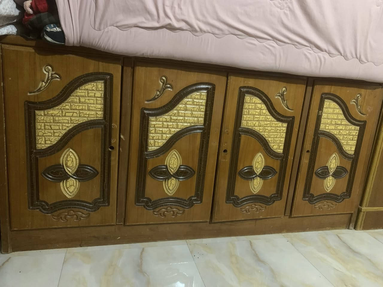 السلام عليكم عندي غراض للبيع بوفيه نوعيه تزكام صاج اربع بيبان+كنتور ثلاث بيبان +جربايه ام النفر صاج الخشب السعر اتصل على هاذا الرقم ***********مكاني الف دار سيف سعد
