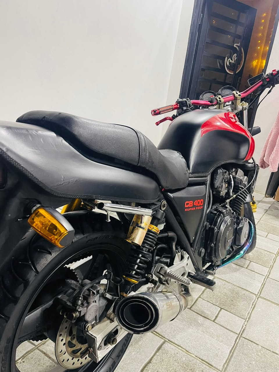 اعيد النشر بسبب الوعود الكاذبه 
السلام عليكم دراجه cb400 محرك كير كهربائيات خير من الله مفتوح لكور فقط معدل وشلعه تشك الكاع اللون احمر بس غلفتهاbbf للجماليه فقط اوراق بيها السعر 1200 المكان صلاح الدين سامراء ***********
