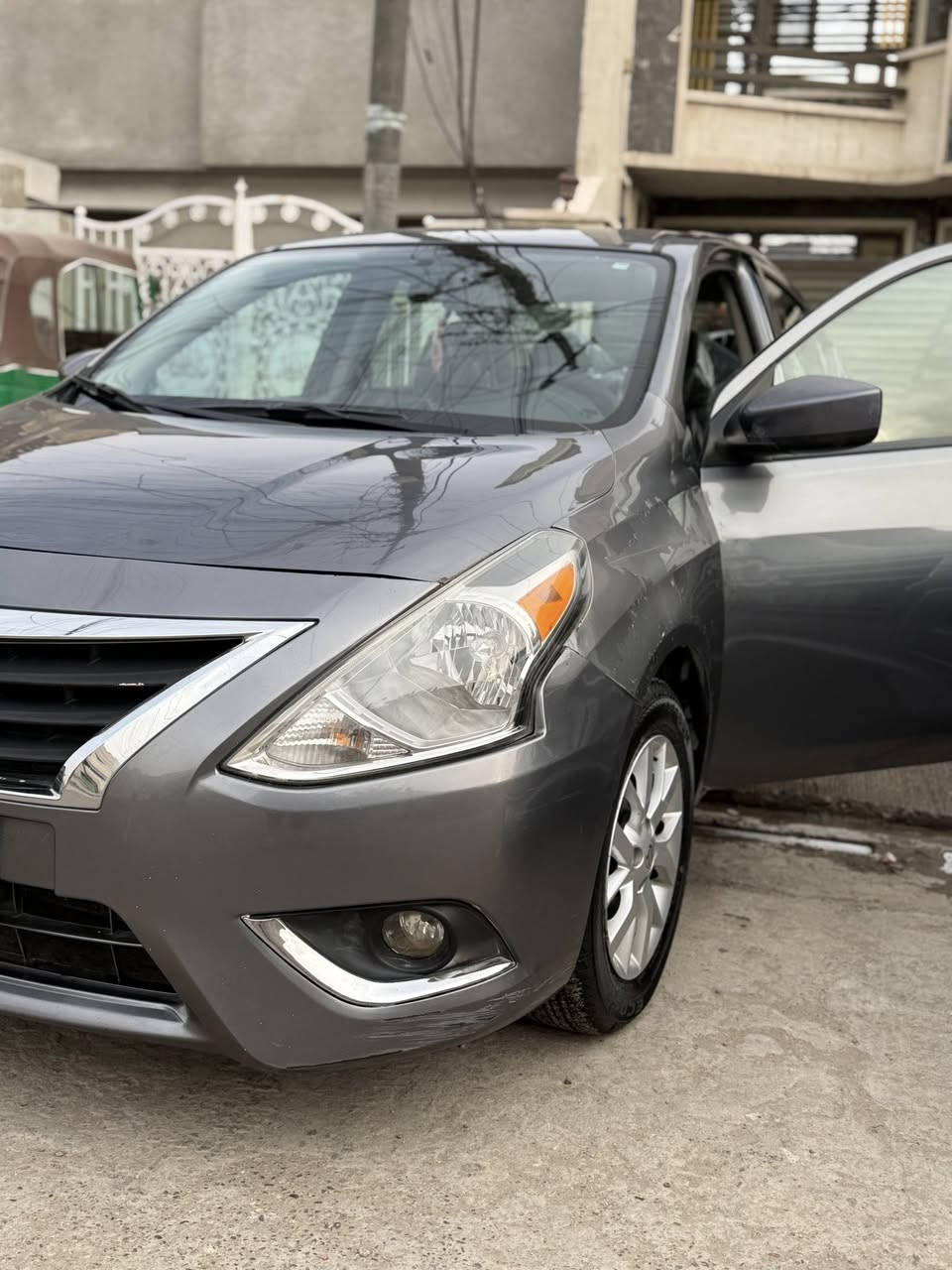 السلام عليكم فيرسا 2018 للبيع 
وارد امريكي حادثها فقط جاملغ امامي بدون دواخل بدون ايرباك 
لون فيلي 
مواصفات سبيشل 
تحكم ستيرن جهتين 
كامرة خلفية 
جام كهرباء امامي خلفي 
شاشة بلادية 
بلوتوث 
حاكية 
سيارة داخلة ادامة قبل اقل الشهر 
من صدر من نوزلات من بلكات من تايرات 
سيارة جاهزة من كل النواحي دينار متصرف عليها 
الهم الجاملغ الخلفي يعتازلة صبغ فقط ع كد شبر طابك وابو تكتك شخطها 
رقمها بغداد باسمي تحويل ثاني
السعر 105 بيها مجال بسيط حك الجية
المكان بغداد  
***********
