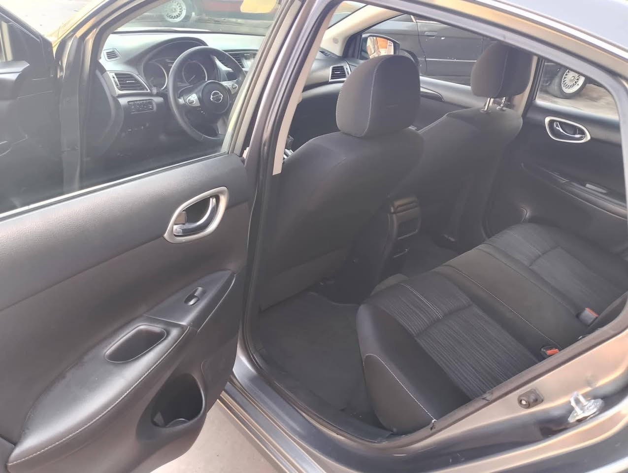 سلام عليكم
نيسان سنترا 2016 وارد امريكي 
رقم الشاصي موجود بالصور
ضرر بخشم البونيد ع گد شبرين
ودعامية خلفية 
مكينة گير صدر تبريد كهربائيات كله مكفول 
سنوية لل 27 بأسمي 
فئة sv 
السعر 108 وبي مجال 
***********
