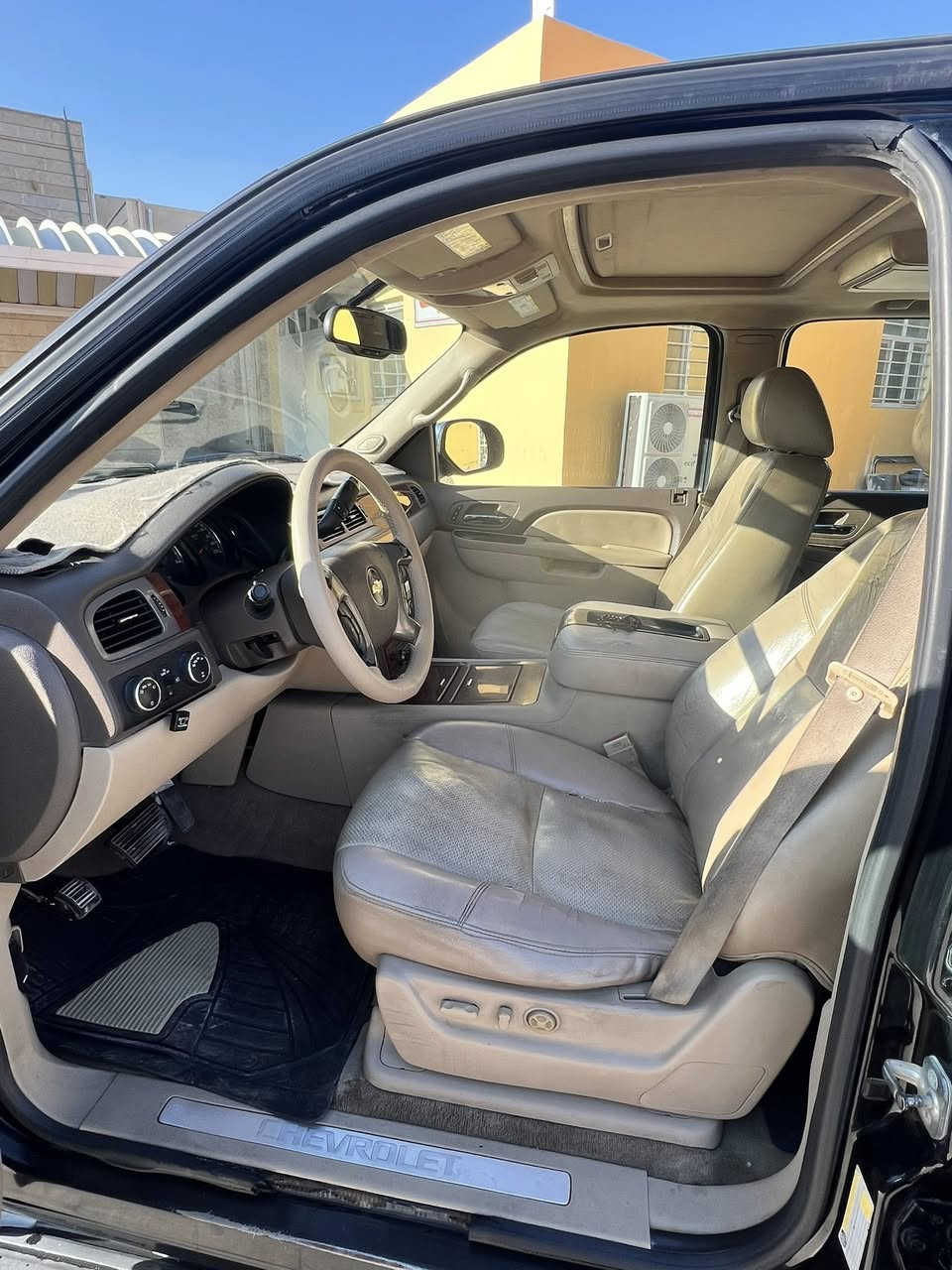 السلام عليكم
شوفرليت تاهو مديل 2011 
‏LTZ خليجي فول مواصفات اعلى فئة 
اصولي رقم بغداد انكليزي بأسمي 
كشنات كهرباء تدفئه تبريد 
باب خلفي كهربائي
تدفئه تبريد 
كير ومكينه كفالة  
سونار موجود 
السعر 230 وبيها مجال 
مكاني النجف الاشرف 
***********
