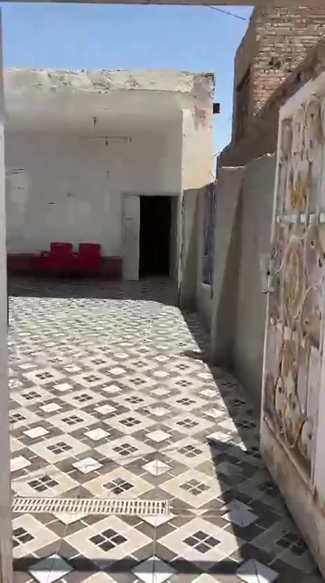 بيت لبيع
السادين قرب سالم ال فزاع 
يحتوي البيت على أربع غرف نوم وبراني ومطبخ وصحيات خارجيه البيت جاهز من كلشي شغل درجه اولى مساحه البيت الكلي 400متر
***********
