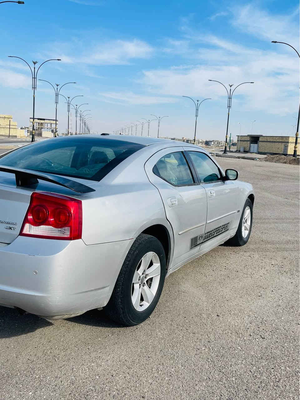 السلام عليكم جارجر 2010 وارد كندي  رقم ارييل بسم كردي جاهز للتحويل او الوكاله مكفوله من الضربه والتبديل مكينه 3500 اصل Abs  وكامره بلاديه وحساسات كير ومحرك مكفولات حداديه 80% علما السياره بيه مكانات لكط اخياس فقط السياره مال بيت ممشتغله خط ماشيه 200 الف السعر 90 ورقه العنوان بصره/ ياسين خريبط / تليفون *********** Singapore
