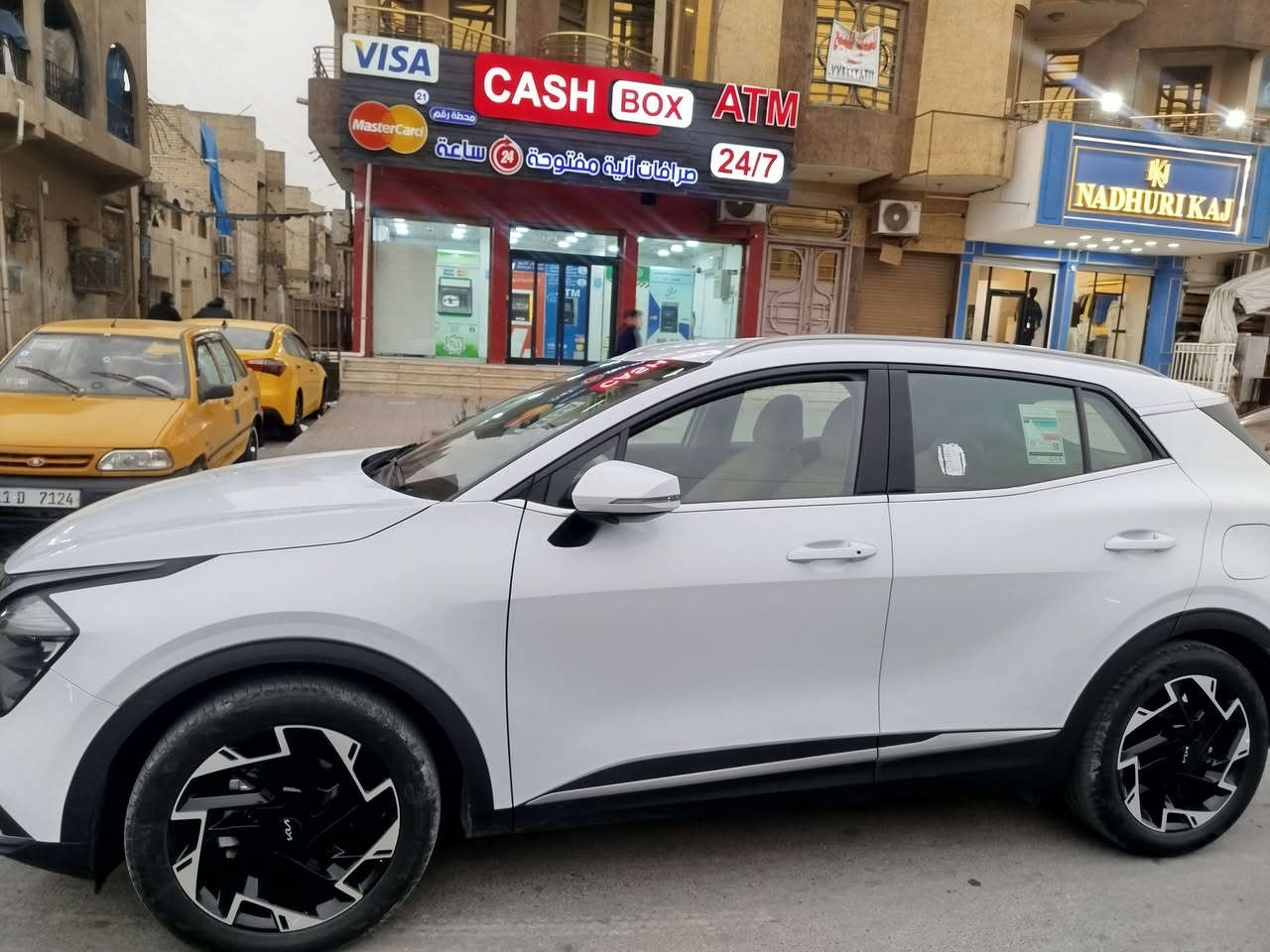 السلام عليكم سبورتج للبيع موديل24 ماشيه 19سياره جديده مكفوله من شخط لمكان شارع الربيعي زيونه *********** السعر 228
