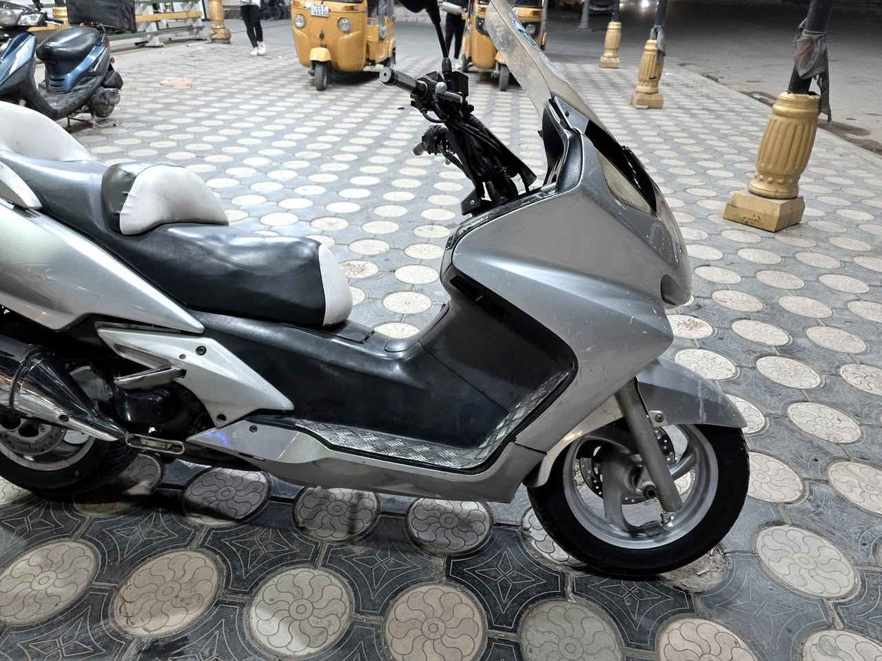 سلام عليكم دراجه سلفر البيع خير من يم الله  دراجه نكره شغاله نضافه فول شلعه معدل فول  بيه مضومه الايت زنون  كهرباءيات كله شغاله ما بيه اي نقص سعر الشراي   1350   رقم  ***********
