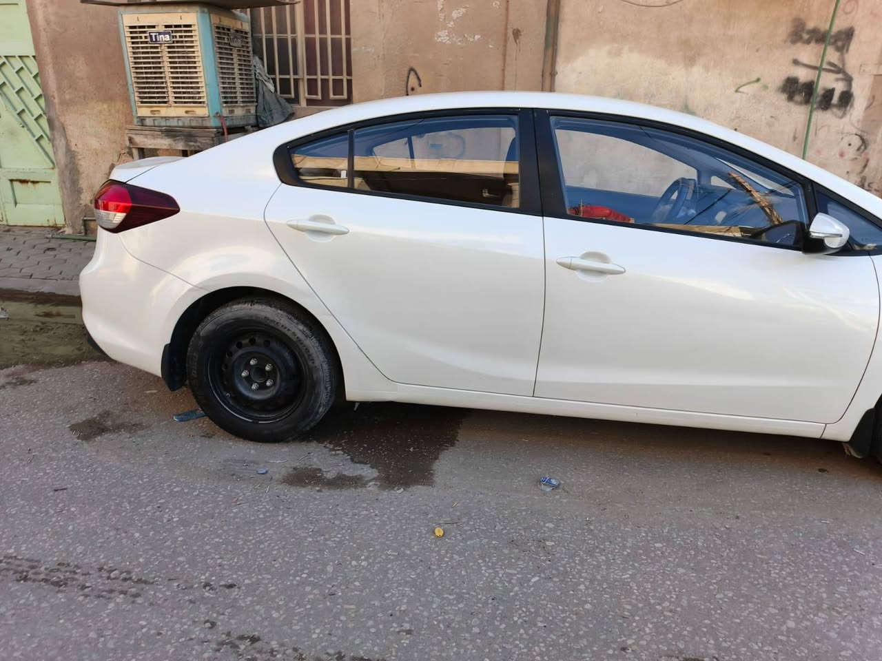 السلام عليكم سيراتو موديل 2017 خليجيه رقم أربيل
سيارة مكفولة من الصبغ والتبديل
بيها بس طخا بل  قبق الجنطه مثل ما موجود بل صورة 
ماشيه 156الف حقيقي 
مكينه وگير كفاله 
تبريد ثلج 
مكينه 1600 مامفتوحه 
شاشه وكامرة خلفيه 
حساسات خفيه 
مانع انزلاق 
السعر المطلوب 135$ورقه وبيها مجال 
أي استفسار اتصال على رقم 
***********
المكان النجف الاشرف
