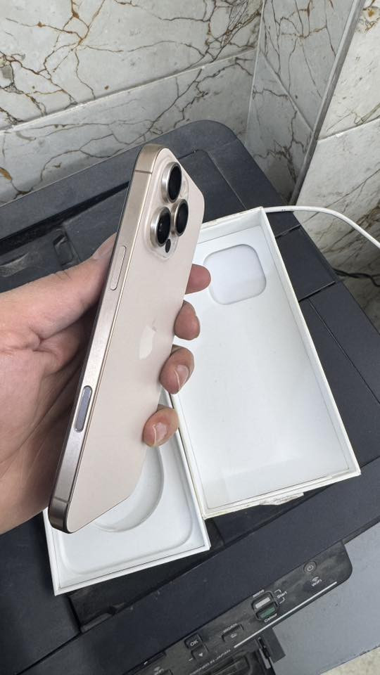 ايفون 16 برو ماكس
مستخدم نظيف كلش ذاكره 512
 كامل الملحقات 
الجهاز مستبدل شاشه اصلي
 وبطاريه 99 قطعه اصليه من ابل 
السعر 900 قفل قفل قفل 
واتساب ***********
