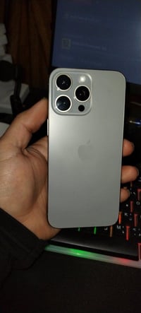 15 برو ماكس ذاكر 256 تك جهاز نضيف النظافه 90٪ بطاريه 89 مبدل شاشه فقط ...