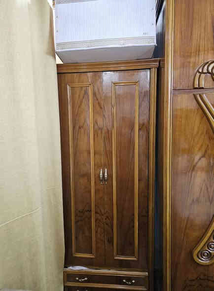 غرفة نوم كاملة نظيفة جدا صاج عراقي تزكام
تفصال 
شغل ثقيل 
5ملم داخل خارج 
6ابواب وملحق
ضهر جرجوبة 
سعر مليون 700 وبيهة مجال
العنوان بغداد الحبيبية 
الرقم ***********
