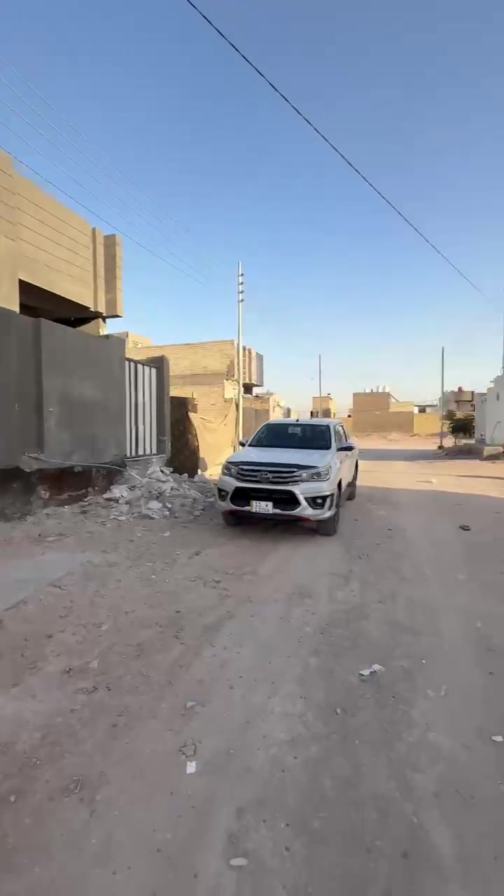 يا الله بيت 100 متر بحي النداء منطقه ال 53 السعر 77 وبي مجال البناء طابوق جمهوري طابق واحد ***********
