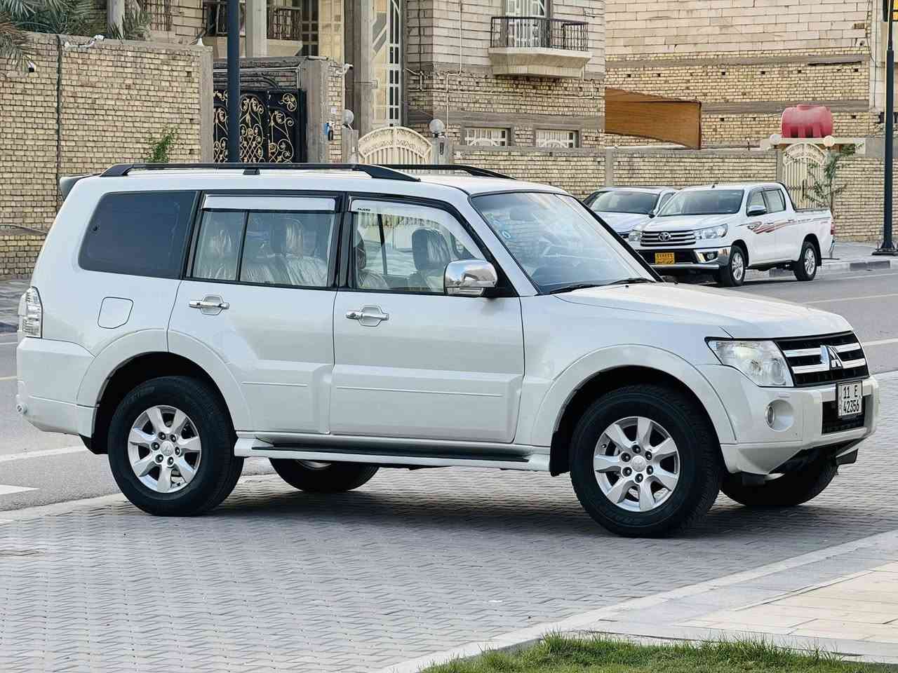 سلام عليكم باجيرو 2009 خليجي رقم بغداد بسمي سنويه وهزه جديده 2028سياره مكفوله من الضربه والصبغ فقط خشم جاملغ كدام رش صبغ وسونار مرفق بلمنشور داخل عسلي مكينه 6سلندر 3800 
سياره ضايفله منضومه غاز حاليا تعمل بالغاز والبانزين سياره جديده جدا معنى الكلمه حداده تخم تاير مكينه وكير اي نقص مابيه عنواني البصره الطويسه السعر 125$ الاستفسار ***********
