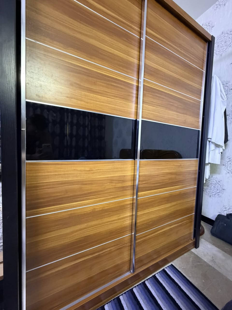 للبيع أثاث غرفة بحالة شبه جديد (خشب تركي)
 • ميز تلفزيون
 • ميز تواليت
 • مراية عامودية
 • كنتور
 • جرابي عدد 2

✅ النوع: خشب تركي HDF
✅ الحالة: شبه جديد (نظيف جداً، استخدام خفيف)
📍 الموقع: بغداد
💰 السعر: خاص عل الماسنجر


**إذا كنت صاحب هذا الإعلان وتريد حذفه لأي سبب، رجاءا أرسل رسالة إلى الدعم الفني**