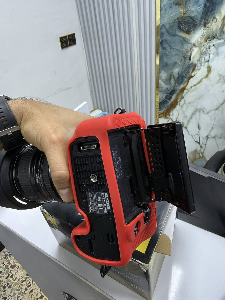 للبيع
كاميرا Nikon D750
عدسة 24-120

المواصفات:
 • بطارية أصلية + شاحن
 • جميع الملحقات
 • مع الكارتون

الكامرا شترها عالي  وبيت الرام واحد منهم يشتغل ولاخ يشكل

السعر: 1,150,000 دينار عراقي

للاستفسار خاص أو اتصال. �
***********
