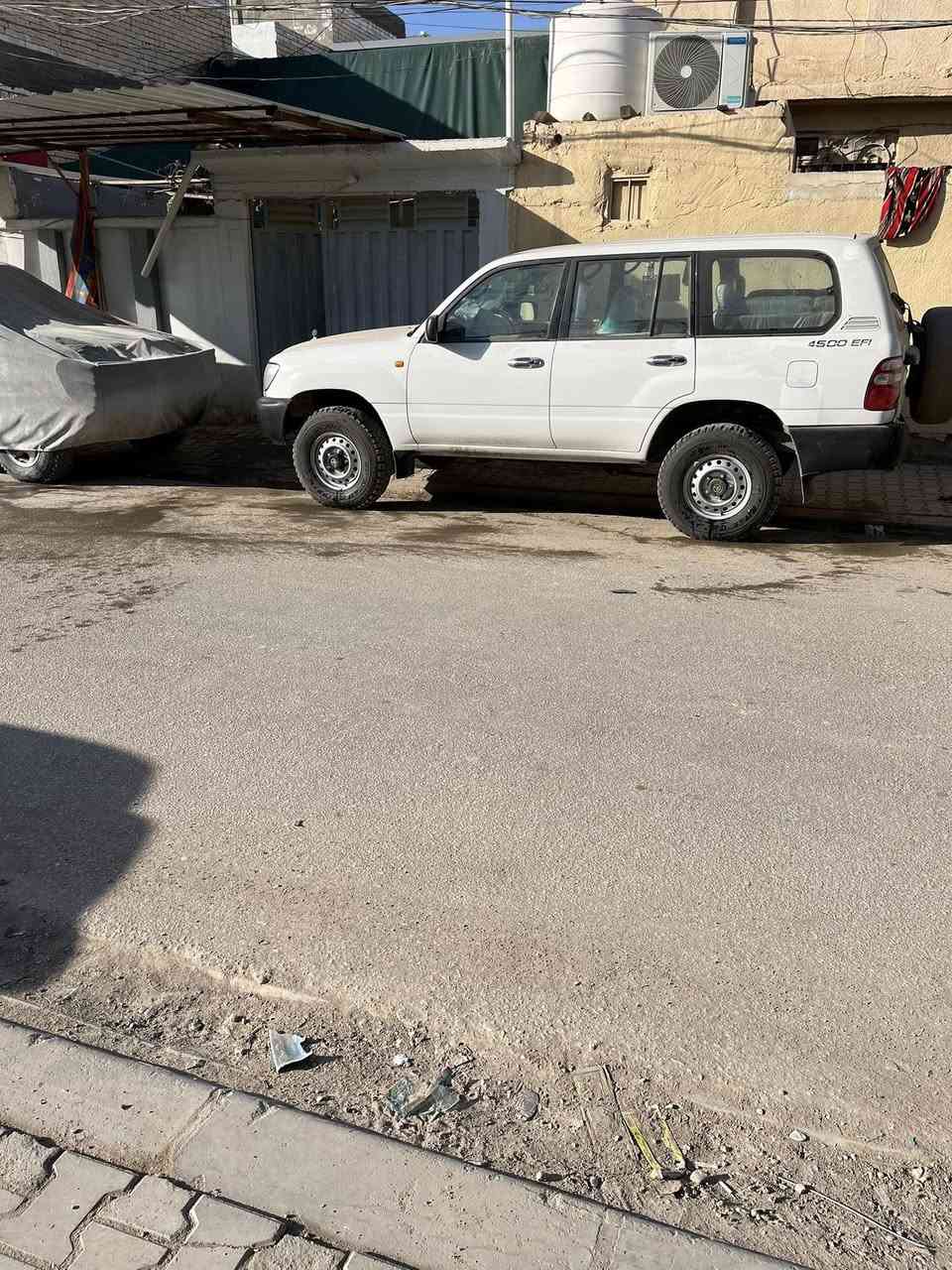 السلام عليكم
مونيكه موديل 2004  مال مزاد 
سياره  فول سلك كير عادي مكفوله من الضربه صبغ فقط
مكينه 
كير 
حداديه 
اكسن امامي موجود نقص شفتات امامي 
تخم تاير 
ويل 16 
تبريد 
ماشيه 150
معامله +قرص موجود 
وكاله 
السعر 115 بيه مجال 
مراوس حسب القناعه 
رقم الهاتف  ***********
