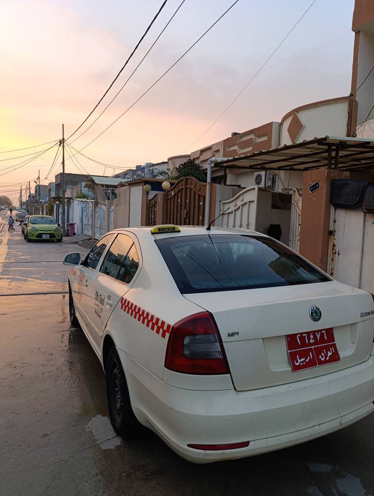 سكؤدا    مؤديل 2013.  گير   اتوماتيك 
3. پارچةى پيشى هةيتى كةميك ژورى گرتيه 
گير. و مةكينه و تةبريد و گةرمى مةزبووته 
كارةباى هةموو بةشةرت 
***********.       هةولير أربيل, العراق
