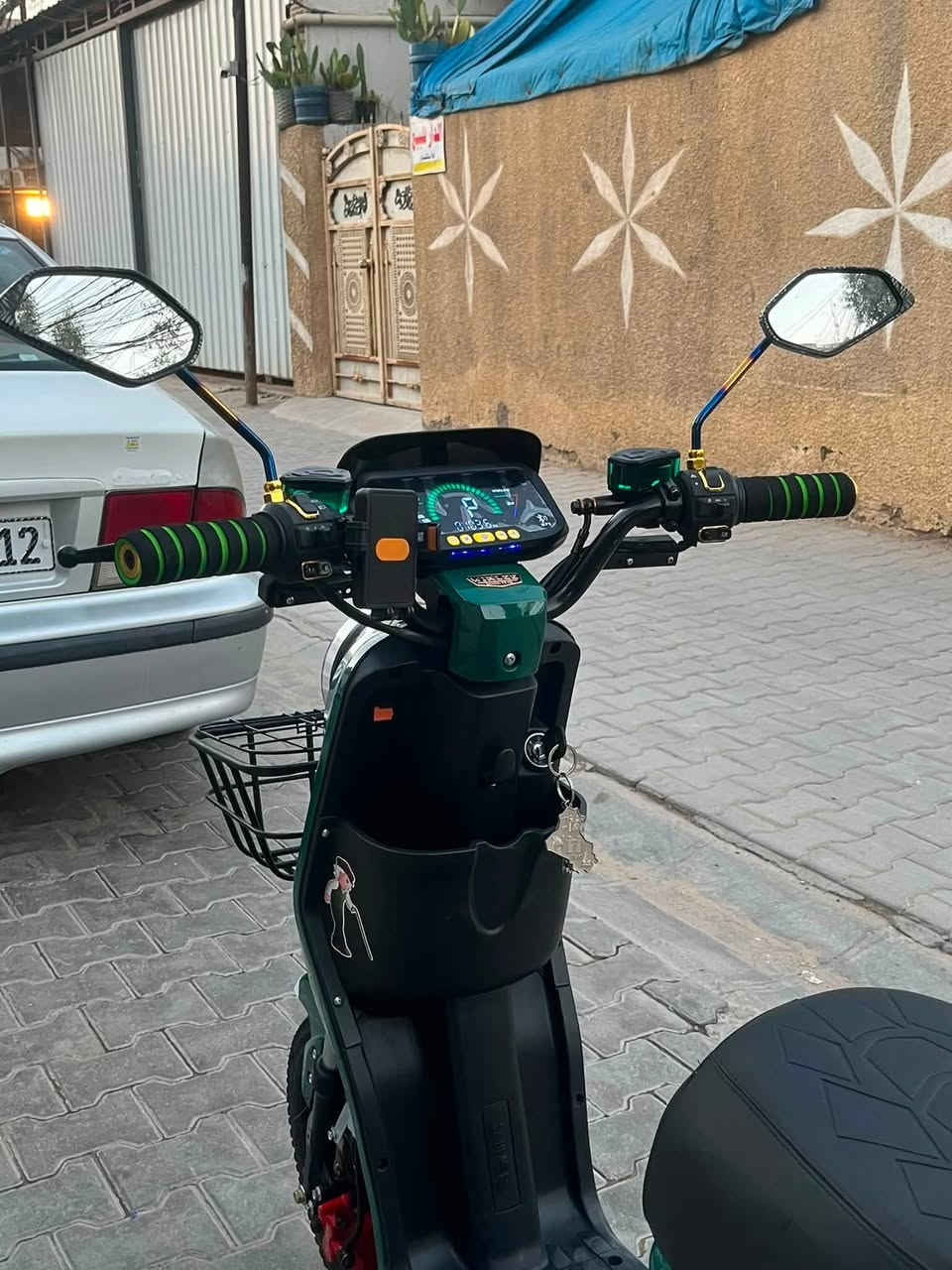 سلام عليكم دراجه للبيع ار 9 حجم الباتري 32 صار شهر من مستعمله عنوان بغداد شعب ‭***********‬
