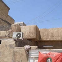 عندي بيت في الزعفرانيه مقابيل حديقه حجي تقي في شارع الكهرباء ( 110 متر...
