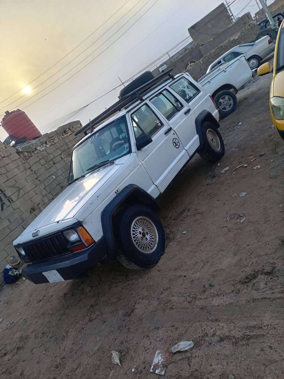 سلام عليكم جيب للبيع موديل 92 مكفول من العيب شرعي رقم قادسيه مشروع وطني سياره جاهزه مال بيت محور اكسل ومحرك وكير 250 كارتون سعر 43 وبيه مجال قليل العنوان ناصريه المركز ***********
