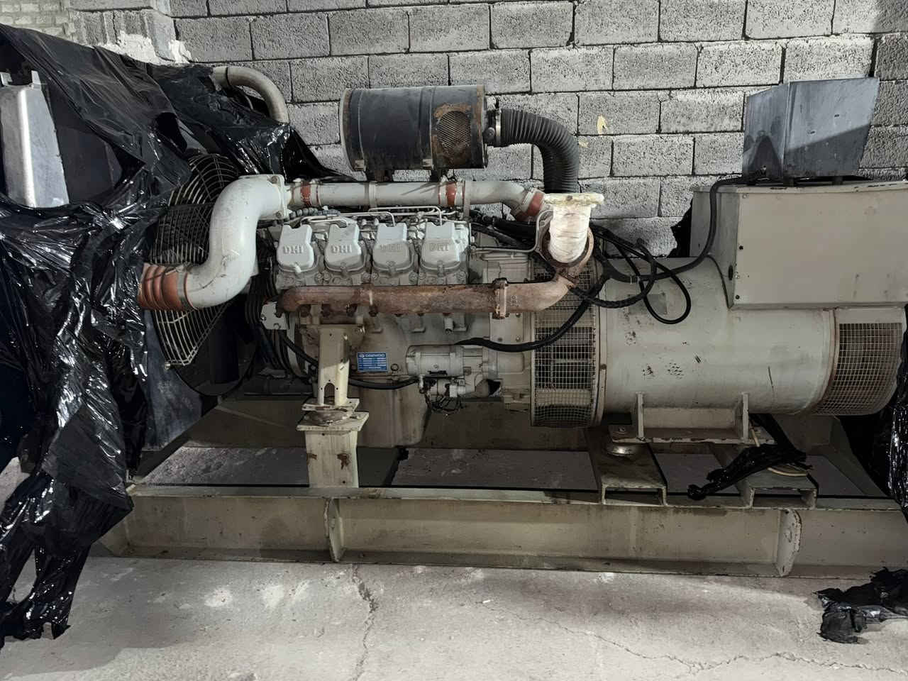 #مولدات 
دايو  8  سلندر بلادي اخو زيرو كوري اصلي 
شرط الشغل برغي مامفتوح منه مشتغله شي قليل 
فول اوتو + نظام حمايه 

‏📍التوليد 400 kva 
📍السعر خاص او اتصال بالرقم التالي 

العنوان أربيل الصناعه الجنوبيه 
للاستفسار الاتصال + واتساب (***********) يوجد توصيل لجميع المحافظات
