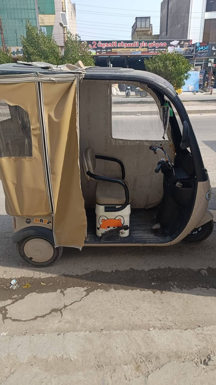 تكتك شحن للبيع مثل ما موضح بالصورة التكتك مابيها شي ماغدى الضرية الامامية مثل ما موضح بالصورة مكاني الحسينية قرب مطعم قمر السعر:  ٩٠٠ الف وبيها مجال حك الجية للاستفسار الإتصال على هذا الرقم ***********
