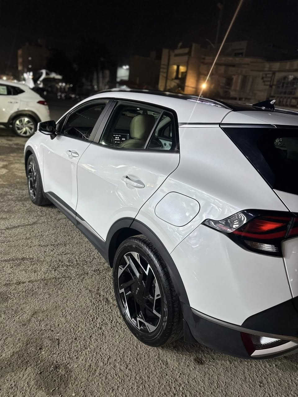 سبورتج موديل 2025 فول 1/1 خليجي ماشيه 26 الف 
كشنات كهرباء 
بصمه تشغيل بعد 
بنورما 
جنطه شفط 
داخل بيجي 
ويل جبير 
وباقي مواصفات. 
السعر 242$ 
***********
