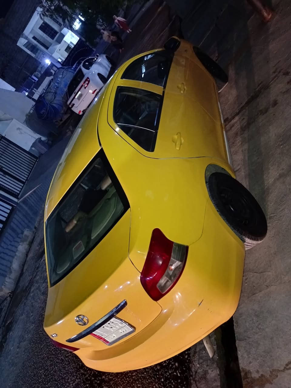 تيوتا يارس خليجي موديل 2008كلين بدون حادث بدون تبديل كله كبس شريكه كير محرك تبريد   شرط تيارات جديد كوبون بنزين نقا به صفر سنه ويه جديد 2028 شرط تحويل سعر 75.    ما عجبك المنشور اعبر . احترم تحترم. وتحياتي             ***********
