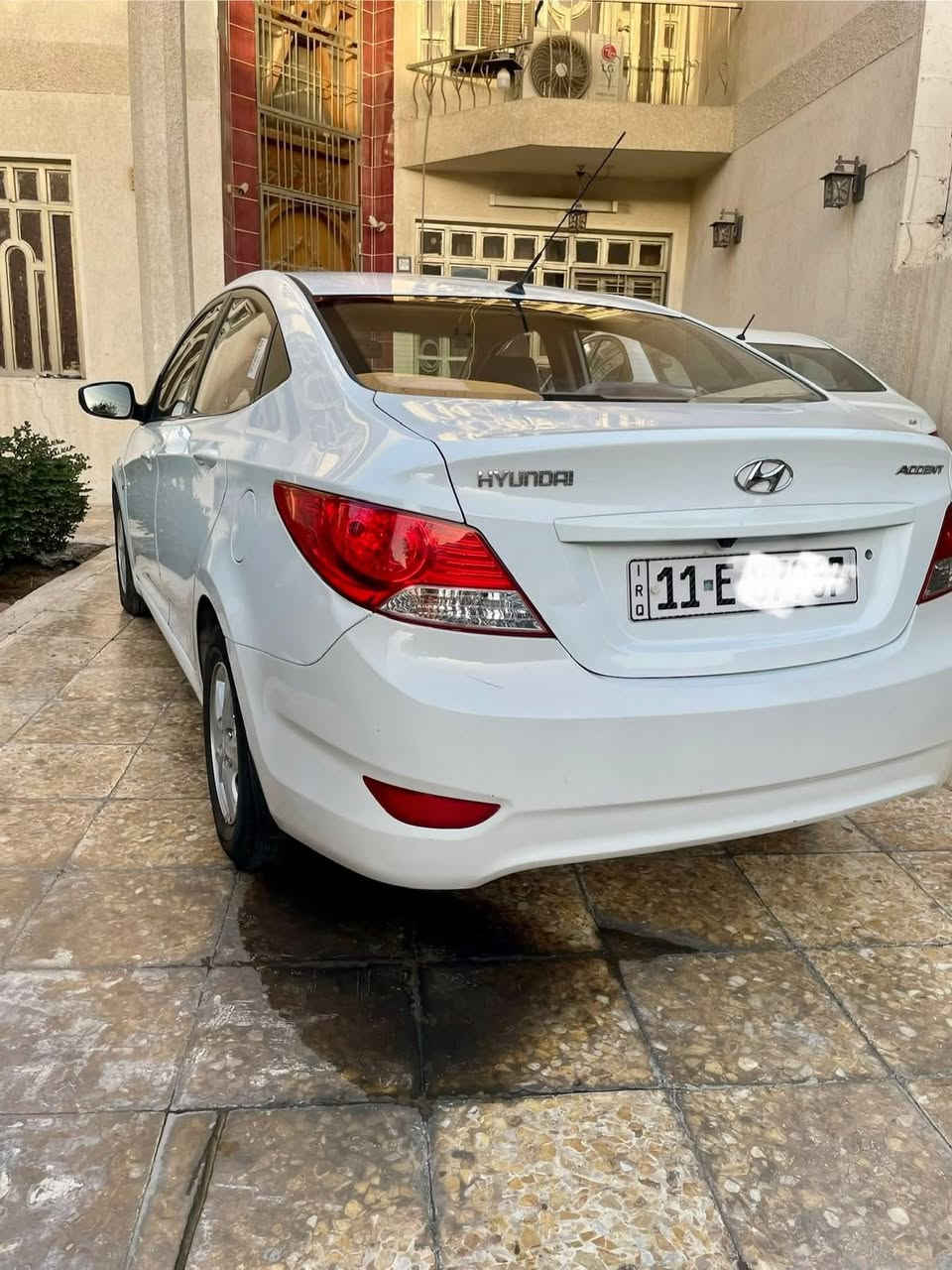 اكسنت للبيع موديل 2013 شركه العامه للسيارات محرك 1600 ماشيه 64حقيقي بيها صبغ بالباب اشويه فقط سيارة جديده بيها صيانه جديده صدر وتخم تاير جديد اي نقص مبيها موصفات معروفه مال شركه العامه خمسه ويل كب شاشه كامره السعر 105 العنوان بغداد الدوره رقم سيارة بغداد غير موجود على فيس رقم الهاتف ***********
