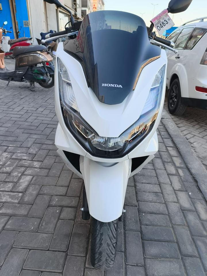 بيسي اكس جيل الرابع ياباني محرك 160cc الدراجة مكفوله لا صبغ ولا شي وشوفت عينكم الدراجة نفسهة البصور و بلحقيقة والدراجة ماشية 12 الف حقيقي وعندي بيهة صورة مزاد والدراجة بيهة بصمه وحده  مكاني بغداد الطالبيه قرب مطعم حبايبنه السعر 31 $ وبيهة مجال للطيبين (***********)
