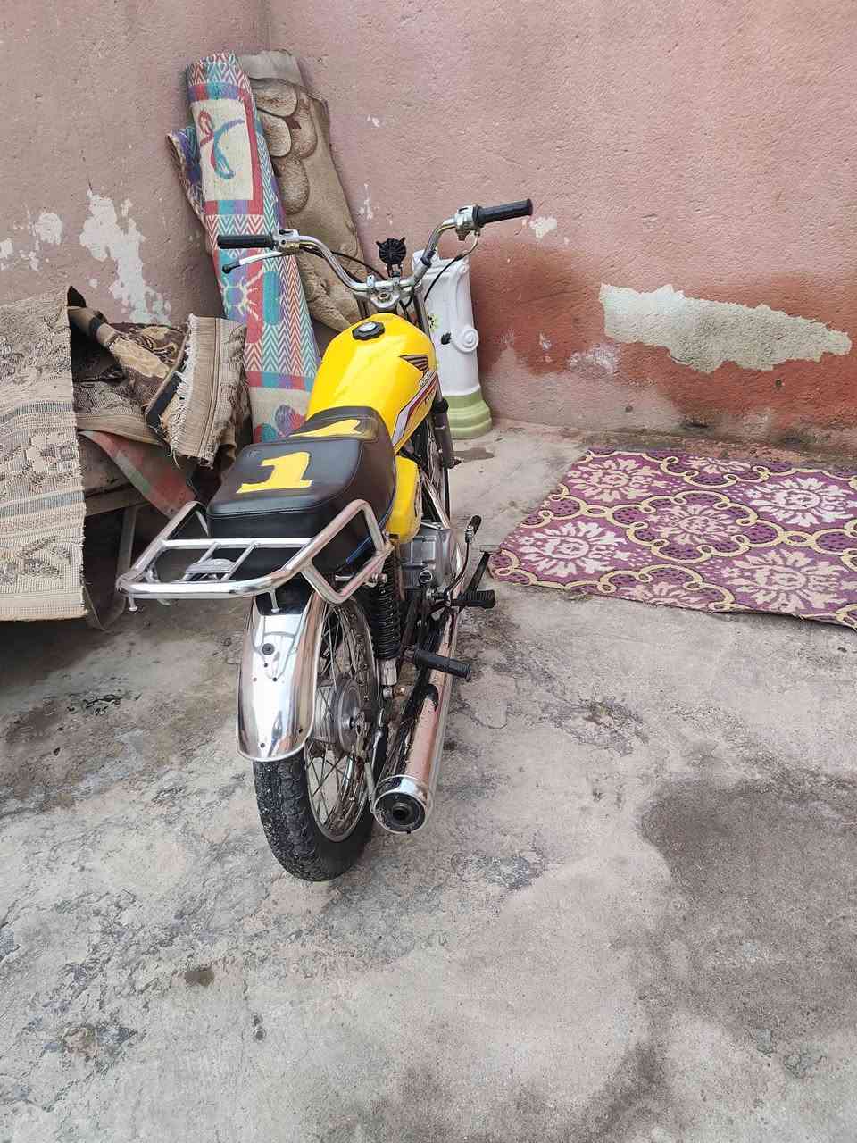 للبيع هاي الدراجه كلك سعرها 400مكاني قضاء الغراف ***********
