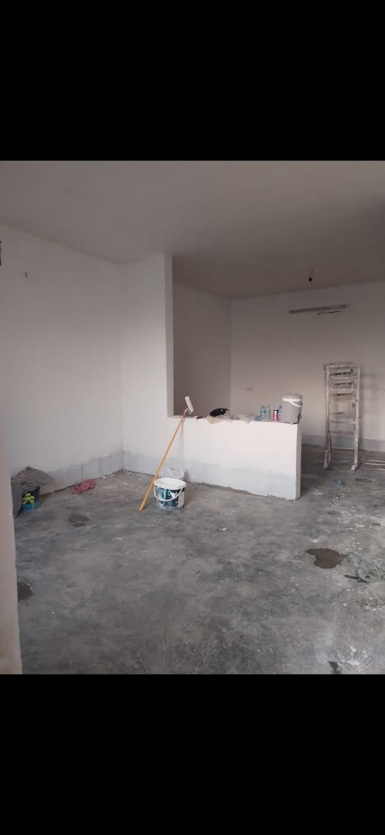 للبيع بيت ١٠٠ متر
طابقين
طابق الاول كامل
طابق الثاني هيكل والبيتونه هم كامله مع الطابق الاول
العنوان كركوك منطقة ٥٥
السعر ٢٥ مليون وبي مجال 
للمزيد اتصل بالرقم
***********
