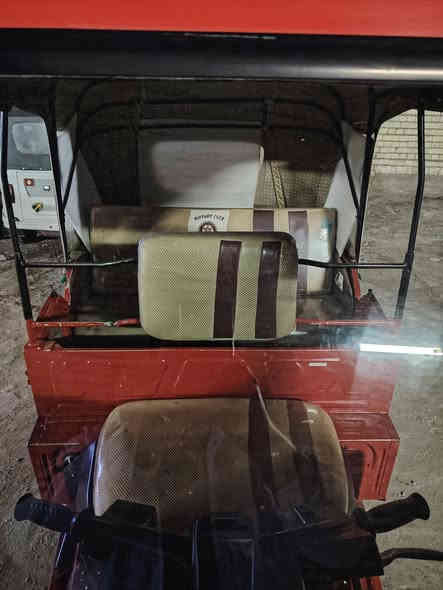 تكتك موديل ٢١ رقم وسنويه تحويل مباشر رقم بغداد مكينه خير من الله تكتك بيه كد شبر بلغد والباقي مكفول تخم تاير جديد كهربايات جديده كله شغال عنوان مدينت الصدر تقاطع كسره وعطش ***********
