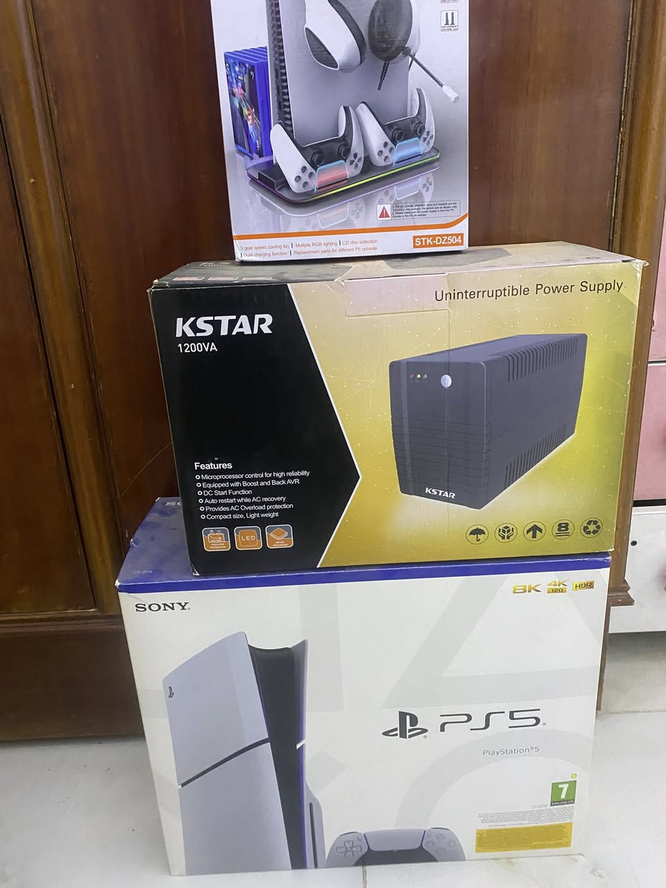 اسلام عليكم شباب عندي بلي 5 سلم 1 تيرة ويا جوستكات 2 ولعبه سبايدر مان وبي حساب كلش حلو ومرتب البلي ويه ملحقاته ويا يوبي اس 1500 وسماعته الاصليه الاصدار الاول سعره  مليون و100 ماعده الحساب 900 الف شباب اذا معاجبكم السعر اعبرو المنشور لن والله صاير عليه اكثر من واحد ونص 
مكاني بغداد السيدية 
رقم تلفوني *********** 
من ضمن الالعاب فيفا 24،25،26
