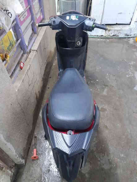 السلام عليكم دراجه سكنس شحن للبيع في بغداد حي اور كلشي ما ناقصه زوج مرايات استعمال 3 أشهر بعد جديده ومكفوله السعر 550 الرقم *********** للتواصل واتساب فقط
