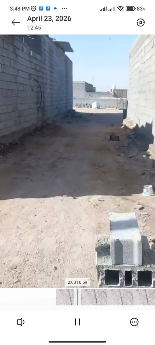 قطعه ارض مسيجه ومحدوله ٦٠٠ متر  وهاي الدخله من ضمن القطعه يعني شلون كراج معزول تصير كلش حلوه ومرتبه 
البصرة _ الزبير _ المكصب مقابيل سنتر الزاير 
السعر ١٥ مليون وبيها مجال، بيع مستعجل  
*********** البصرة, العراق
