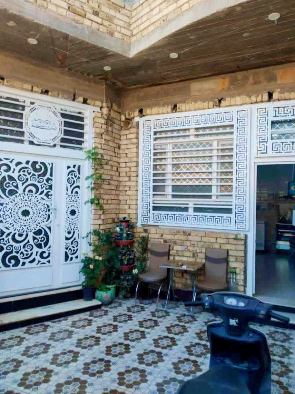 دار للبيع موقع مميز  الديوانيه  🌹الاسكان🌹 حي الزهراء🌹 قرب مكتب سيراميك سيد علي الزاملي🌹المجسر الجديد • الشارع الرئيسي الرابط بين الزيتون والزهراء على جهة اليسار بالبدايه قريب على المعهد

مساحه 150متر واجهه 7,5 كونكريت مسلح ثلاث طوابق 

الطابق الاول. غرفة نوم نضام سويت ومنزع وصحيات صاله كبيره مطبخ مناور براني كراج سياره صحيات خارجيه مجهز بمنظومه تحت الارض لمعالجة الافات

الطابق الثاني. غرفتين نوم صاله كبيره صحيات 

الطابق الثالث. صاله كبيره تصلح غرفه + سطحين 

بناء جديد وحديث.   

الاستفسار. الاتصال عل الرقم ***********

***********

او مراسله عل الواتساب

علما ان العقار مطلوب 38 مليون للمصرف الرافدين تسديد كل شهر 290 الف الدار فارغ جاهز للسكن
