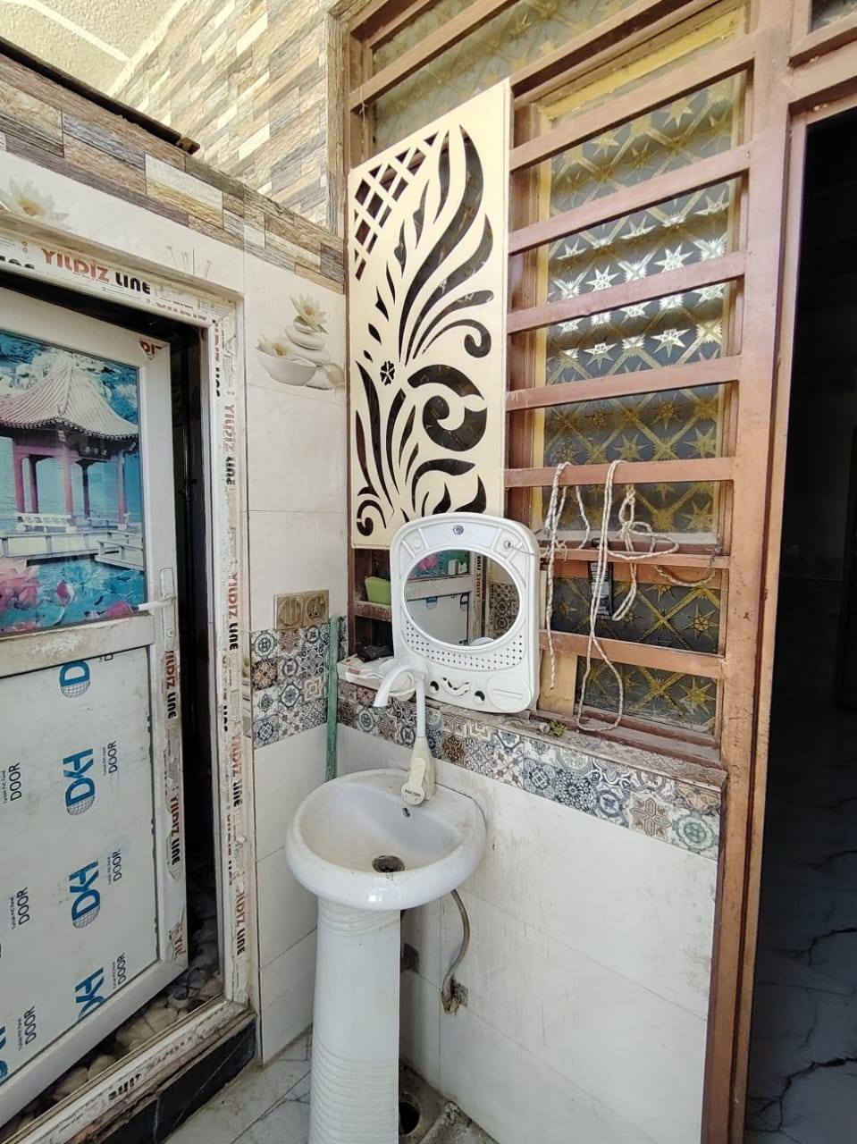 بيت للايجار 50 متر طابق ونص
يحتوي على غرفه وصاله واستقبال ومطبخ وصحيات عدد 3 غربي شرقي مغاسل داخل وخارج
حي ميثم التمار قرب اسواق برتقاله قرب الحولي مستشفى الكفيل
ايجاره ٣٠٠ قفل 
للاستفسار اتصل على رقم او وتساب 
***********
