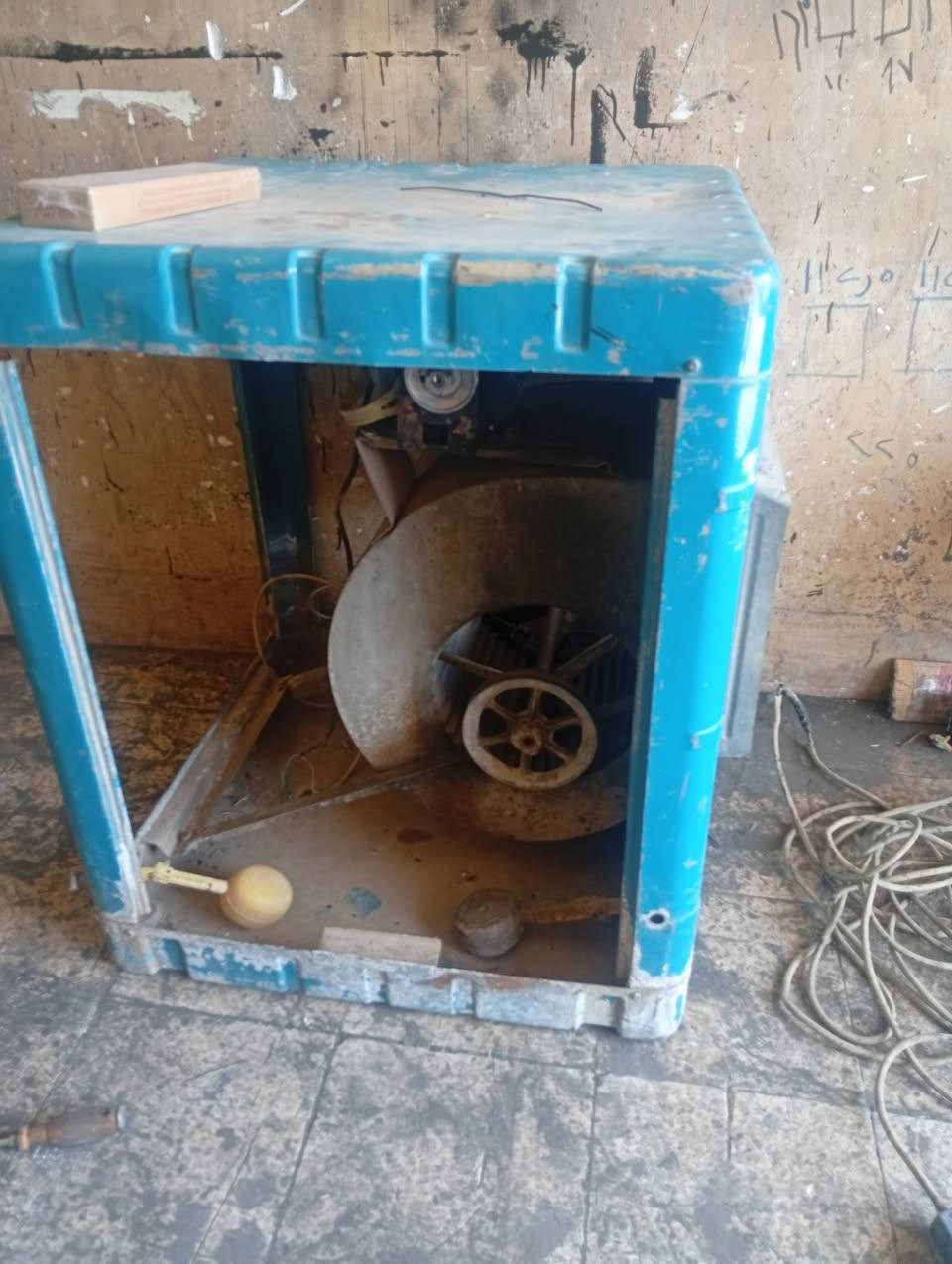 مبردە للبیع شغل مکان شورجە ***********
