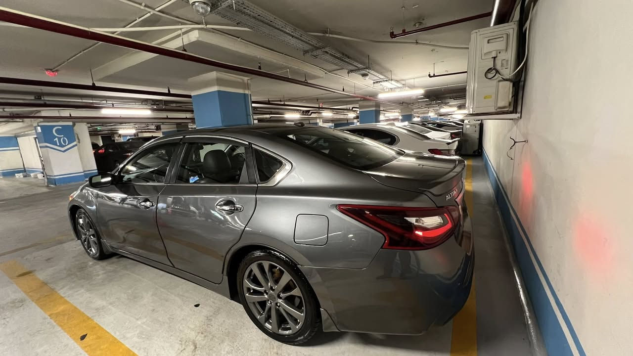 السلام عليكم.. للبيع
نيسان التيما 2018 special edition
السنة: 2018
المواصفات : كشن كهربائي جلد هيتر، شغال، شاشة كبيرة، ويل 18 ، رادار 
الضرر: السيارة بدون صبغ بدون ايرباك، بيها جاملغ تبديل بلاد وشوية بارد
رقم الشاصي: 1N4AL3AP0JC267380
الرقم: اربيل + هزة جديدة
الحالة: ماشية 145.000KM سيارة نظيفة بدون مصرف دينار.
السعر: 13,500$ وبيها مجال
مكان السيارة: بغداد او اربيل

كشف الحادث: https://autoauctionhistory.com/report/6495f78181574/

0750 369 7531 WhatsApp
0771 844 9222
