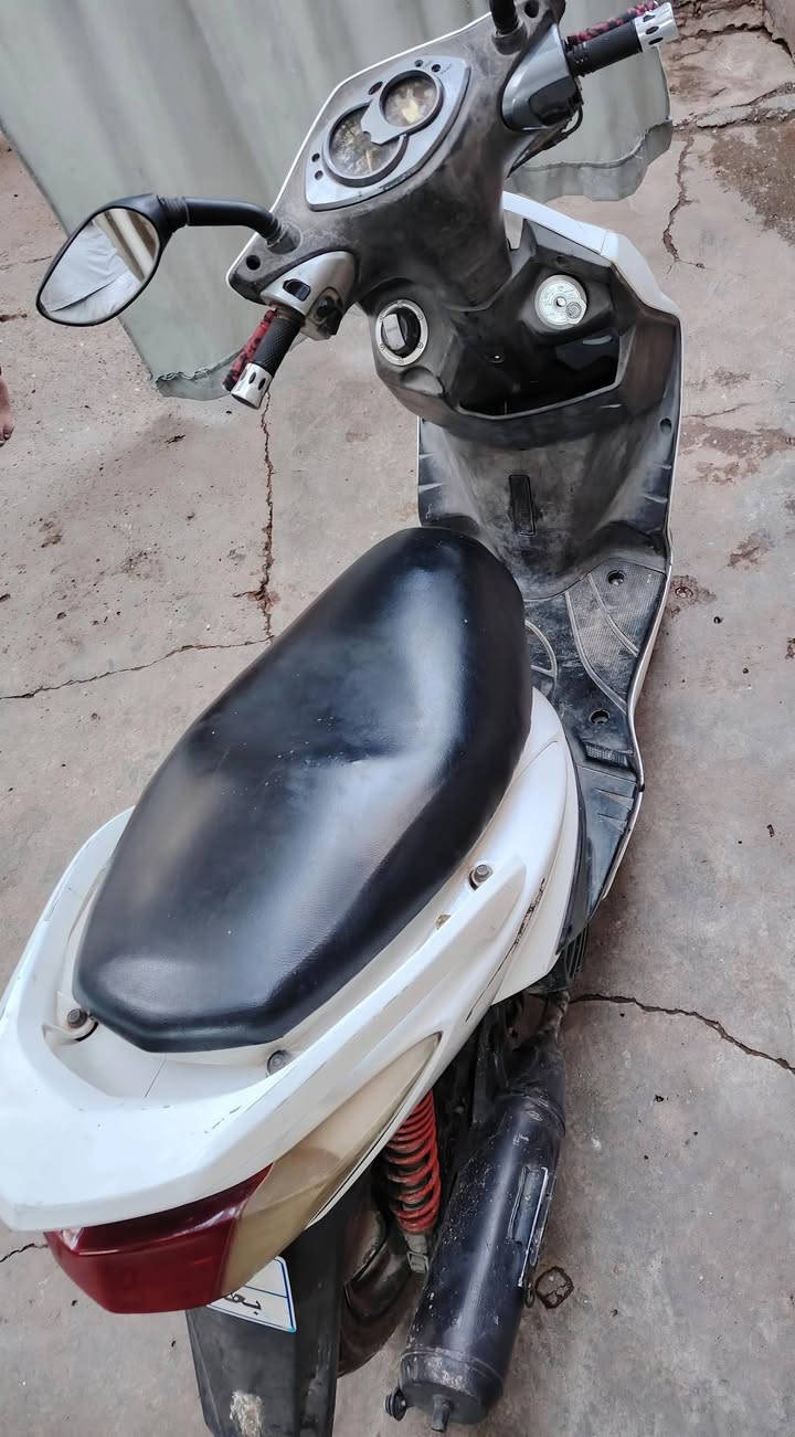 سكنس فحل نوزل مفتوح بس كور لاستيك ولف مبدل و كلج خلفي شغالة مكان الدورة ابو دشير مليون وبيه مجال
***********
