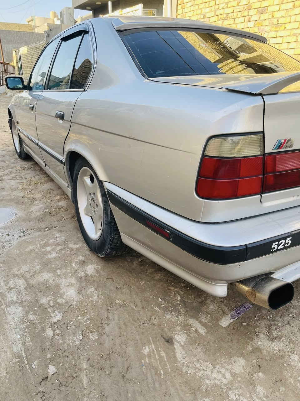 السلام عليكم للبيع BMW 
موديل1992
الحجم525
رقم بغداد باسمي السياره كلش حلوه السعر60 وبيها مجال 
اتصل وتدلل ***********
