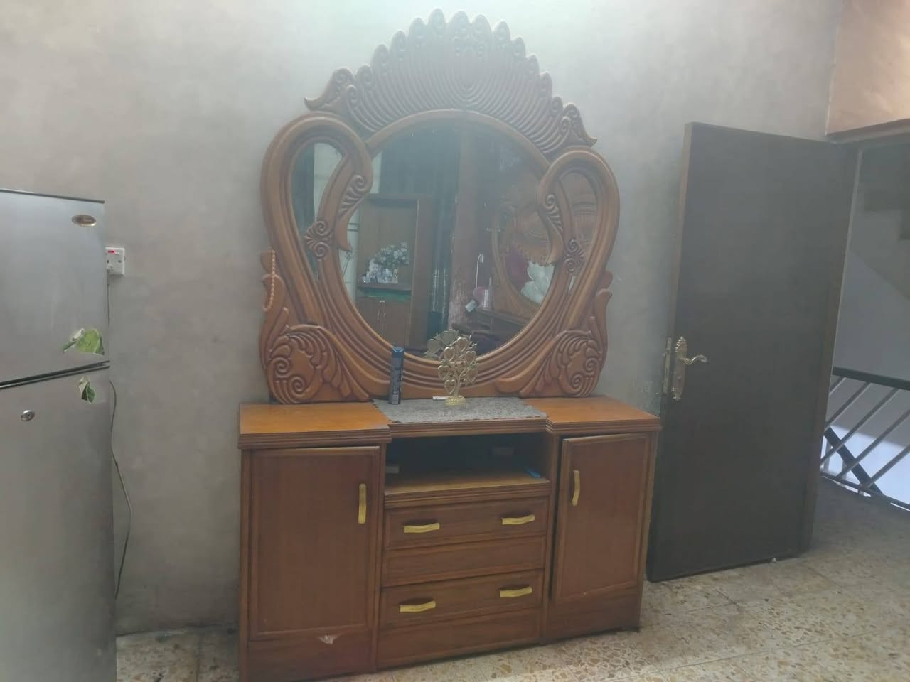 السلام عليكم غرفه جديده للبيع سعر مليون قفل مكان ابو غريب شهداء***********
