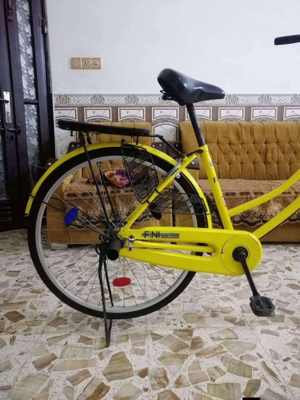 السلام عليكم بيسكل للبيع
مال حاويه
لون اصفر 
للعلم ختم مو موديل
اضافه 95٪
السعر 110 بي مجال للطيبين
للتواصل خاص او واساب ***********
الوتي بل 🩴
